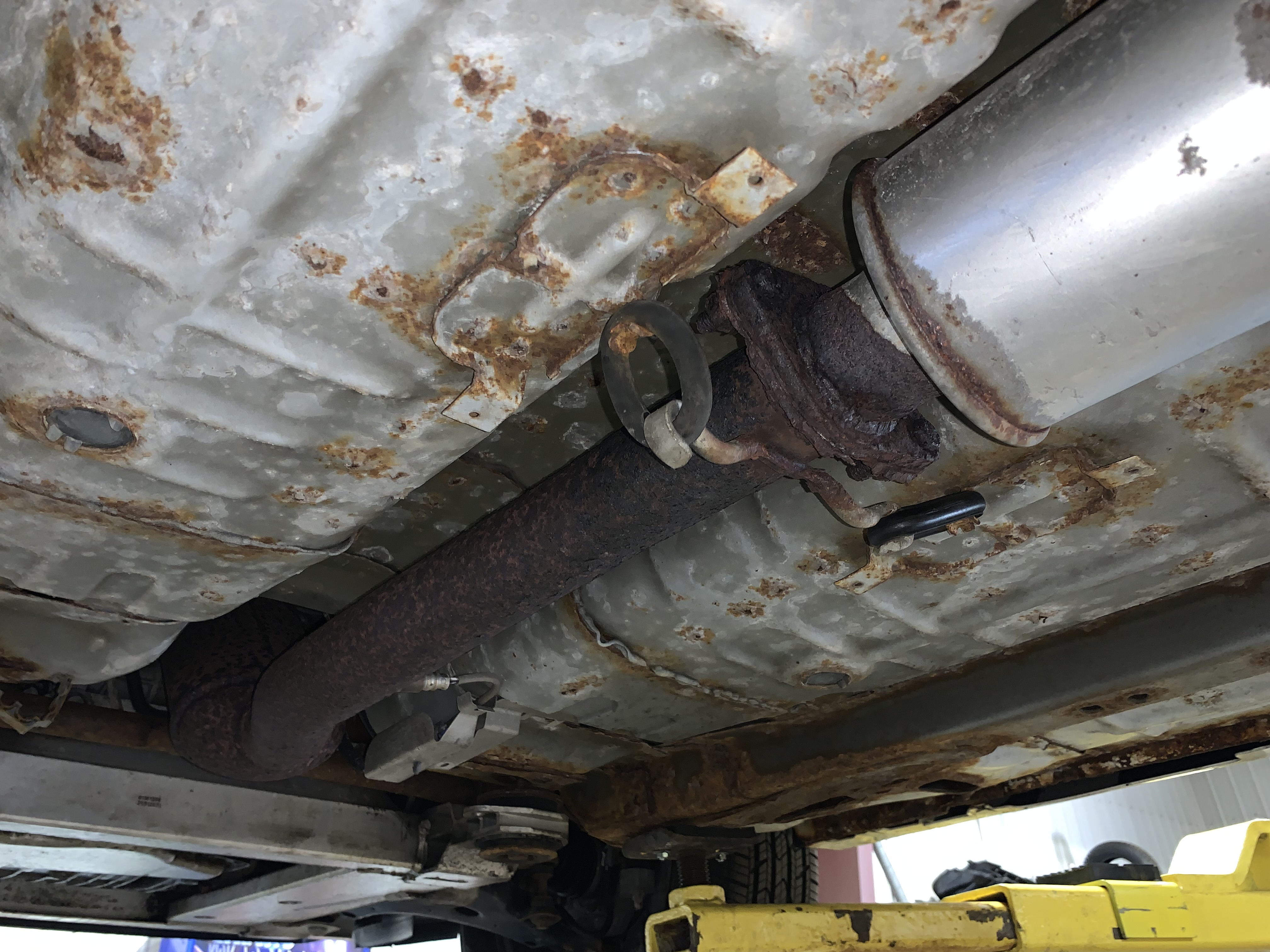 Rusted Exhaust Pipe | Lou's Car Care Center, Inc.